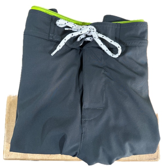 Men’s Amazon Essentials Fully Lined Board Shorts [swim trunks] charcoal gray - Picture 2 of 8